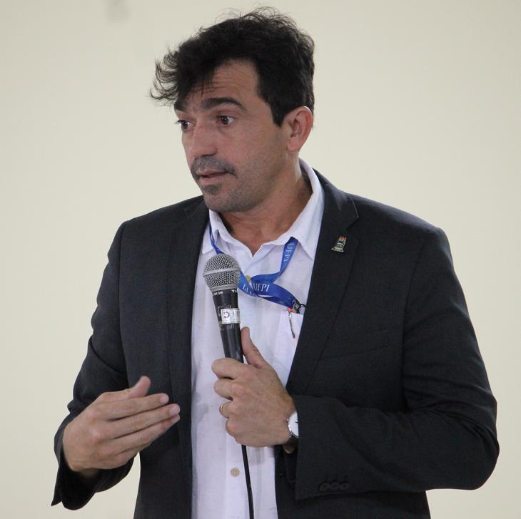 Alexandro Marinho Oliveira.jpg