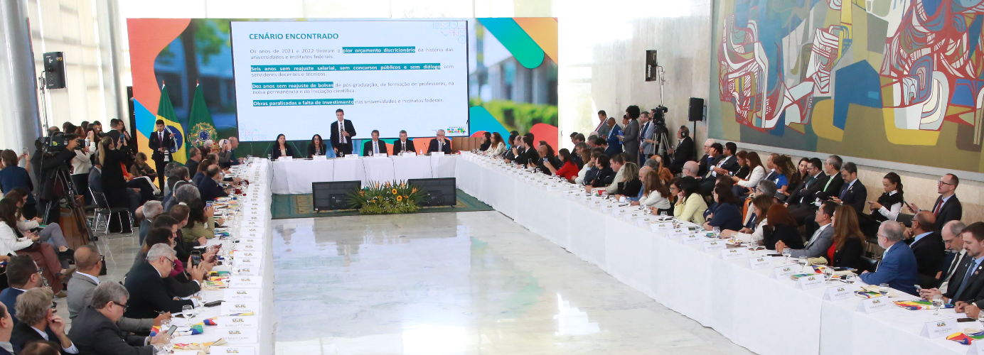 Reitora da UFPI participa de reunião no Palácio do Planalto com dirigentes de IFES para discutir recomposição orçamentária